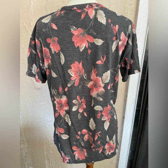 Choker V-neck Top - Picture 4 of 4